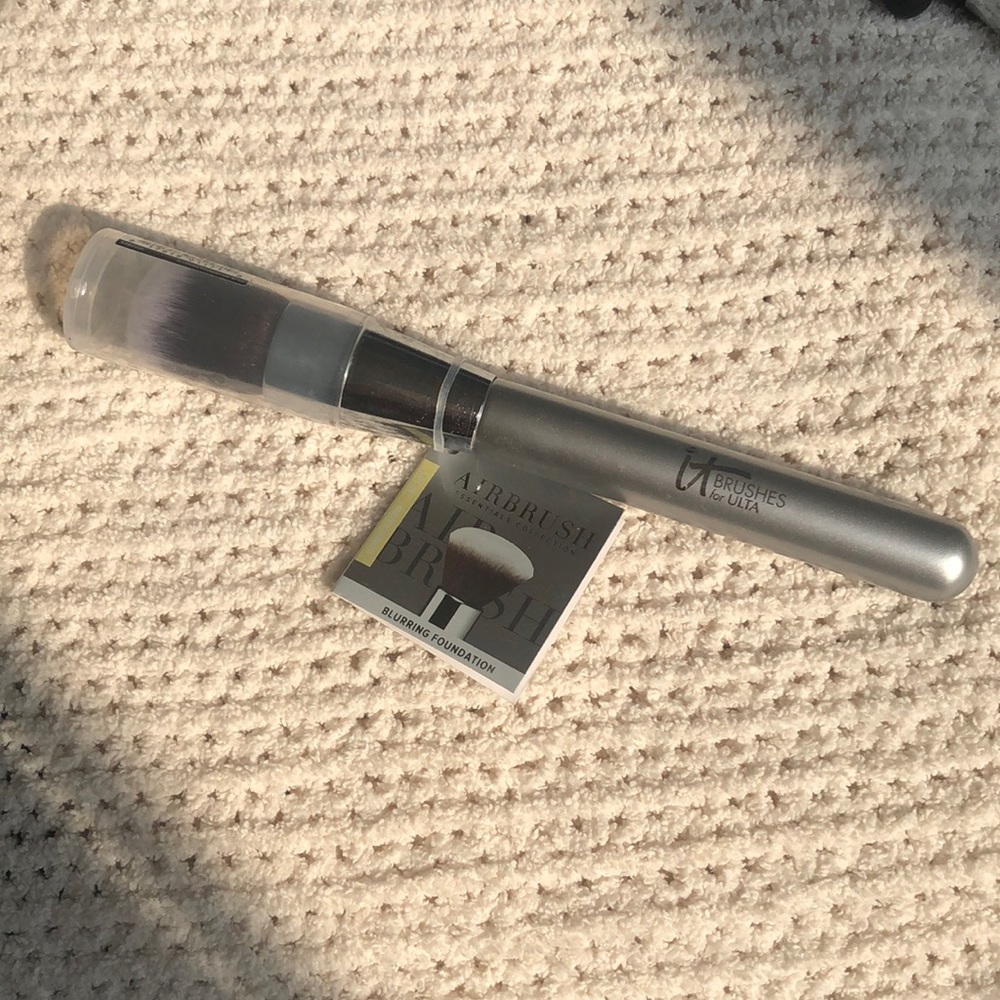 it Brushes for Ulta - Blurring Foundation brush